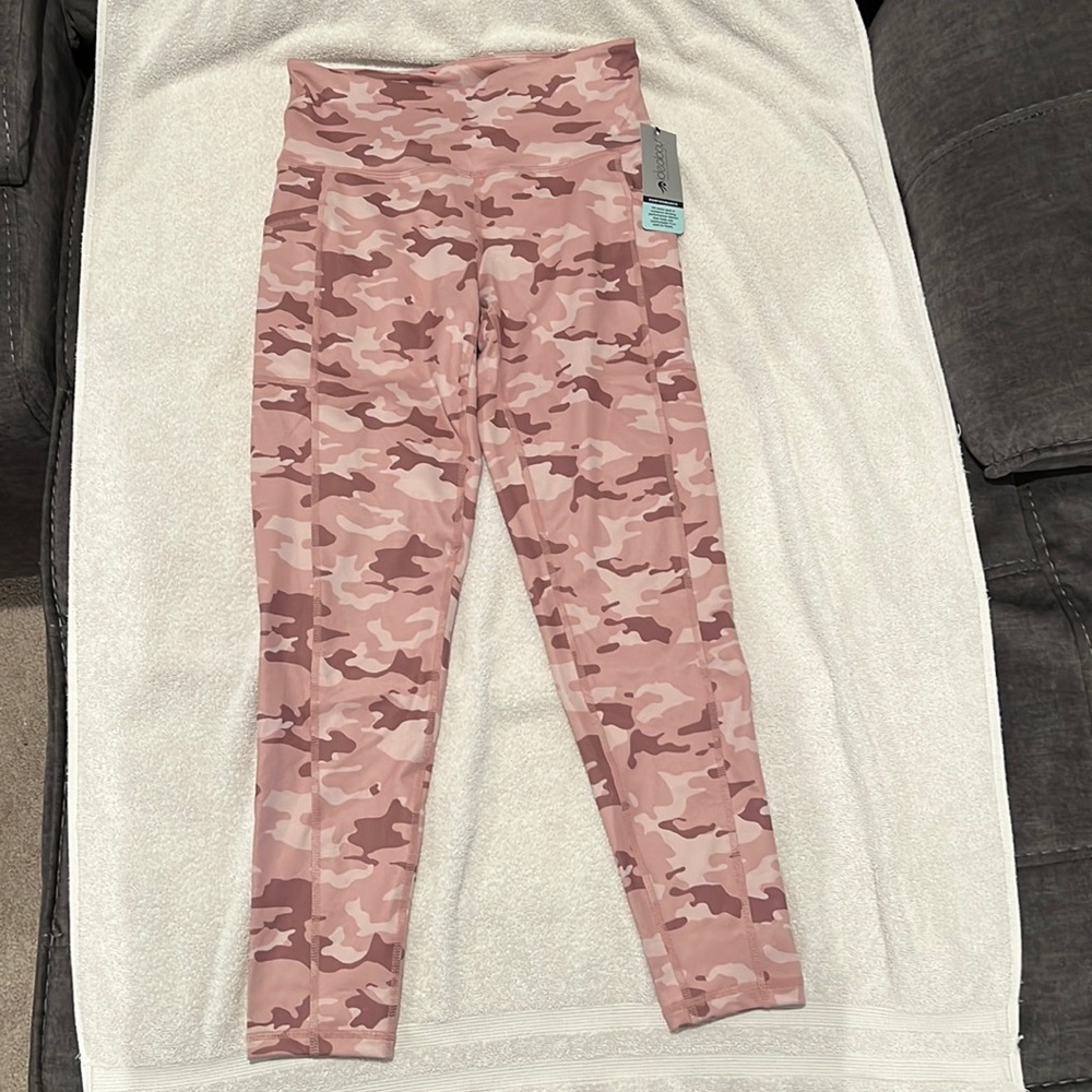 Women’s Ideology size small 7/8 leggings high waisted.